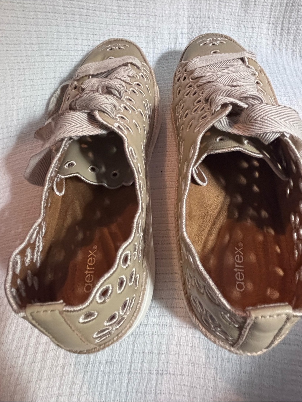 Aetrex Beige Eyelet Lace-Up Flats
